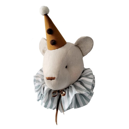 linen-bear-on-the-wall