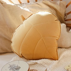 MOI MILI - VELVET LEAF PILLOW HONEY