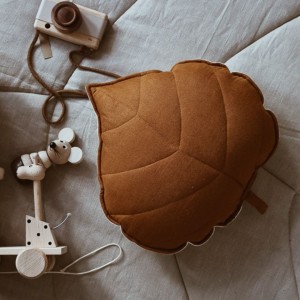 MOI MILI - LINEN LEAF PILLOW CARAMEL