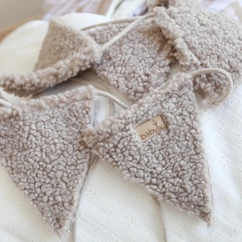 garland for childrens room taupe